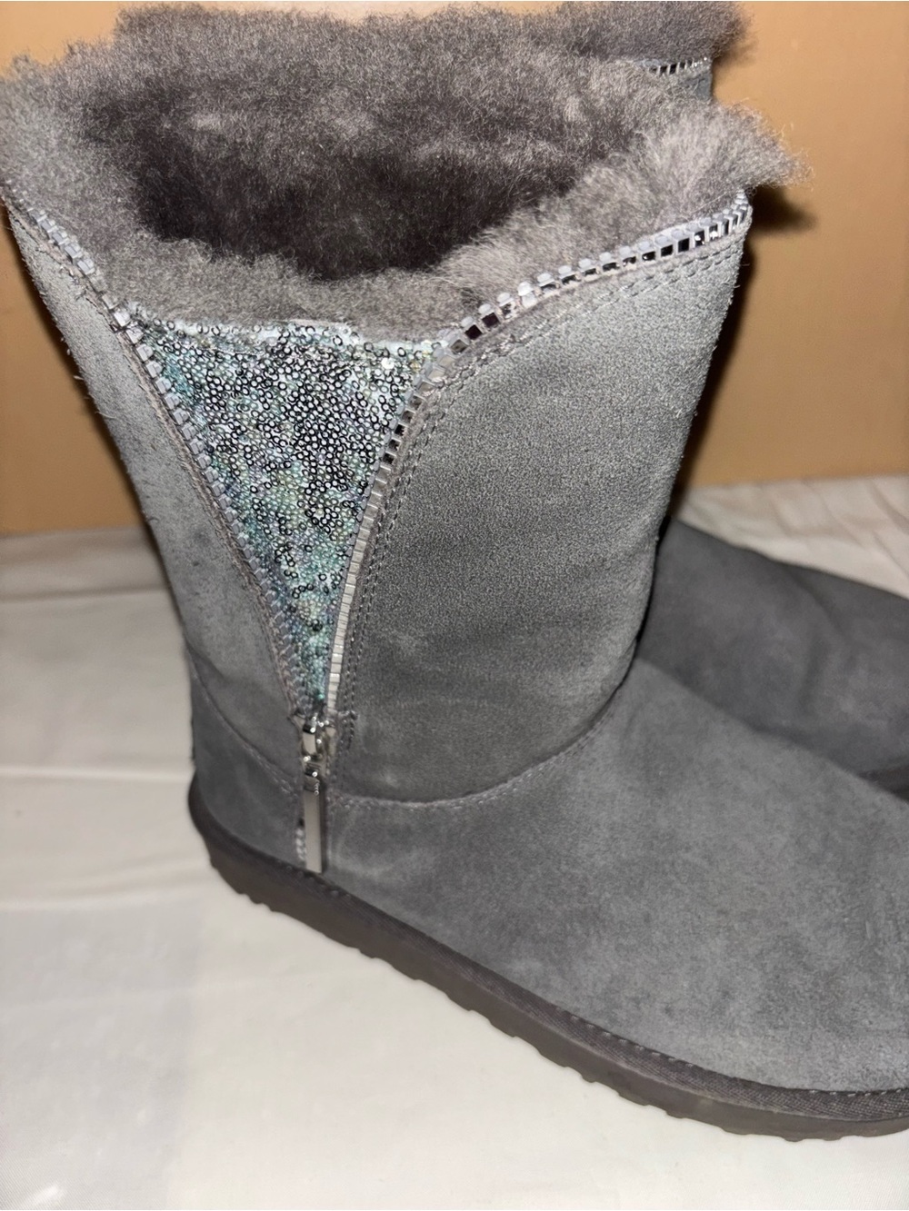 ✨ UGG Classic Sequin Inset Zip Boots ✨